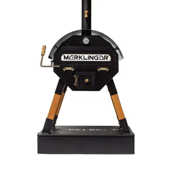 Schwarze METALL-Frontblende mit rautenförmiger Prägung unter dem MERKLINGER Holzmodul