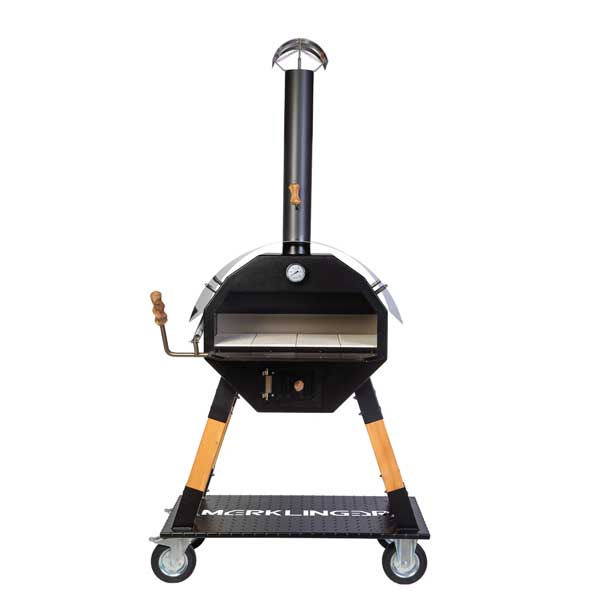 MERKLINGER Holzbackofen geöffnet MERKLINGER Holzbackofen Modell mit geöffneter Front und Schamottsteinen im Innenraum.