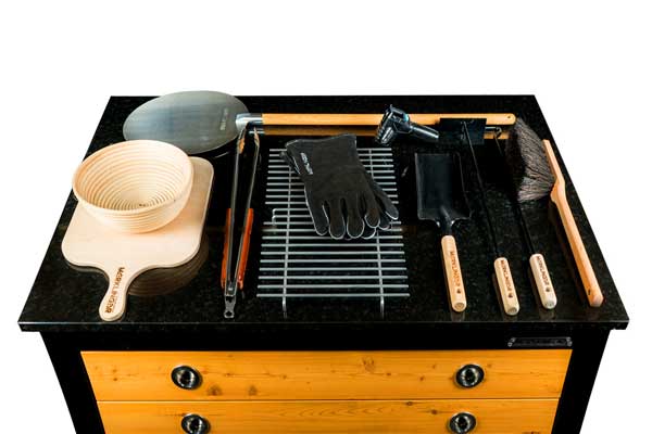 MERKLINGER Ofen- und Backzubehör: Pizzaschaufel, Handschuhe, Spatel, Grillrost, Gärkörbchen, Reinigungsbürste.“