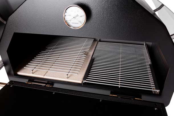 Grillrost und Schamotte-Kombi Innenansicht des Tischofens mit Schamotteboden und herausnehmbaren Grillrosten