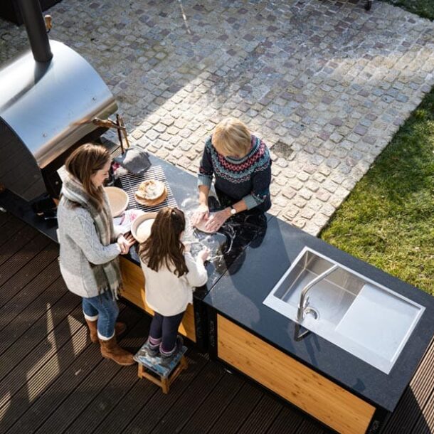 Der Merklinger Outdoor Küche mit einer Familie