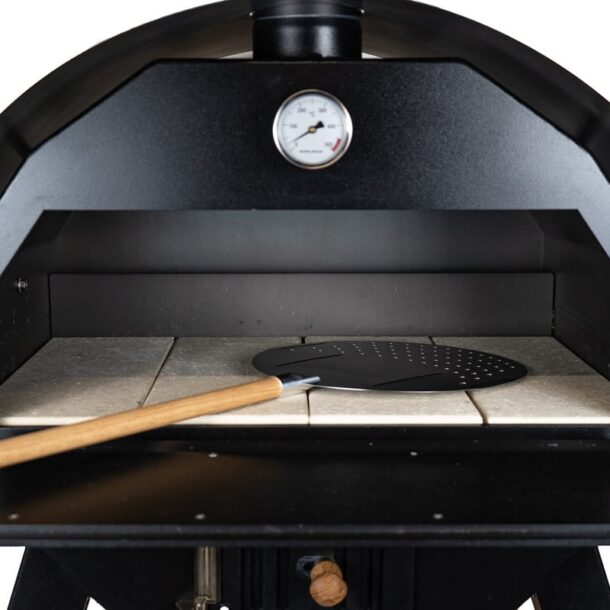Merklinger mit Pizzaschaufel und Temperaturanzeige