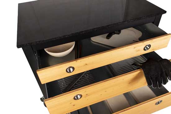 Merklinger schräger Blick auf Modul IRMIvon oben: alle drei Schubladen teilweise geöffnet, Granitplatte sichtbar